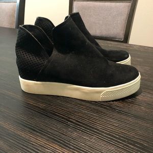 Black Steve Madden wedged sneaker size 7.5